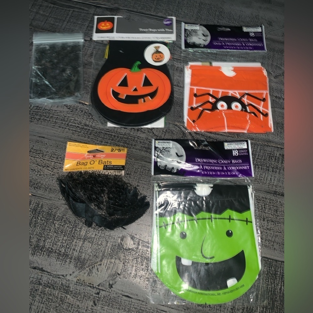 Halloween Goodie Baggies and plastic bats
55 plastic baggies, 12 plastic bats
